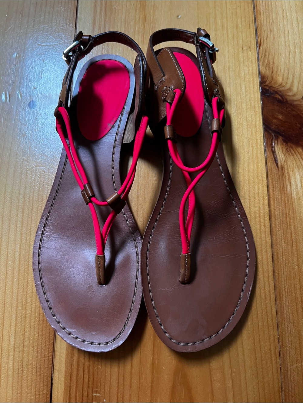 Coach Coco Florescent Thong Flat Leather Sandals. SZ 9B